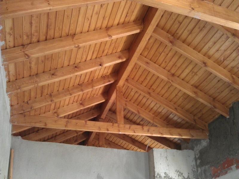 Κατασκευή ξύλινης στέγης στην Πολίχνη